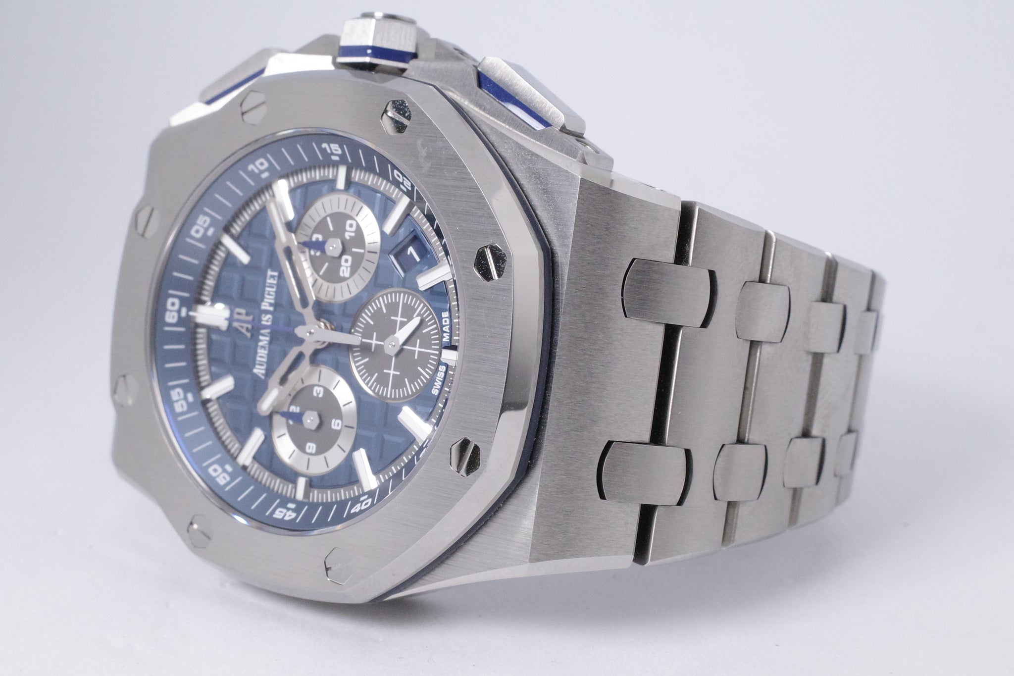 AUDEMARS PIGUET 42mm TITANIUM ROYAL OAK OFFSHORE BLUE ON BRACELET
