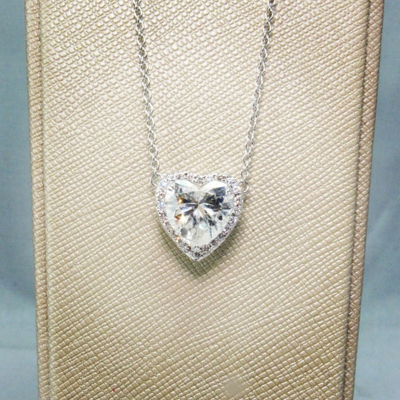 18K HEART SHAPED DIAMOND WITH DIAMOND HALO PENDANT NECKLACE 3.44 CARATS G COLOR, VS 2 CLARITY 4.55 CARATS TOTAL