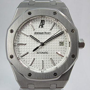 AUDEMARS PIGUET 39m ROYAL OAK White Dial Mint Box and Papers 15300